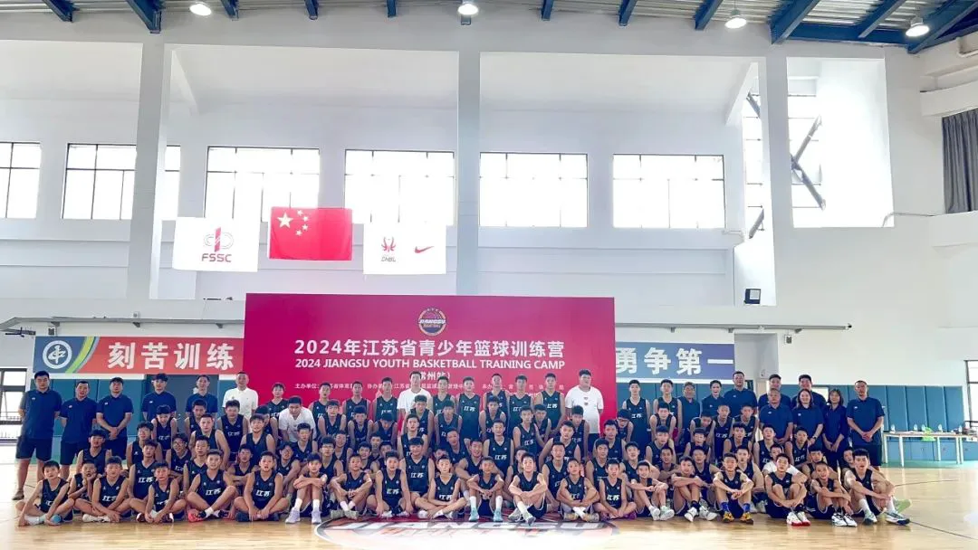 如何在篮球冬令营中加强体能训练?_0